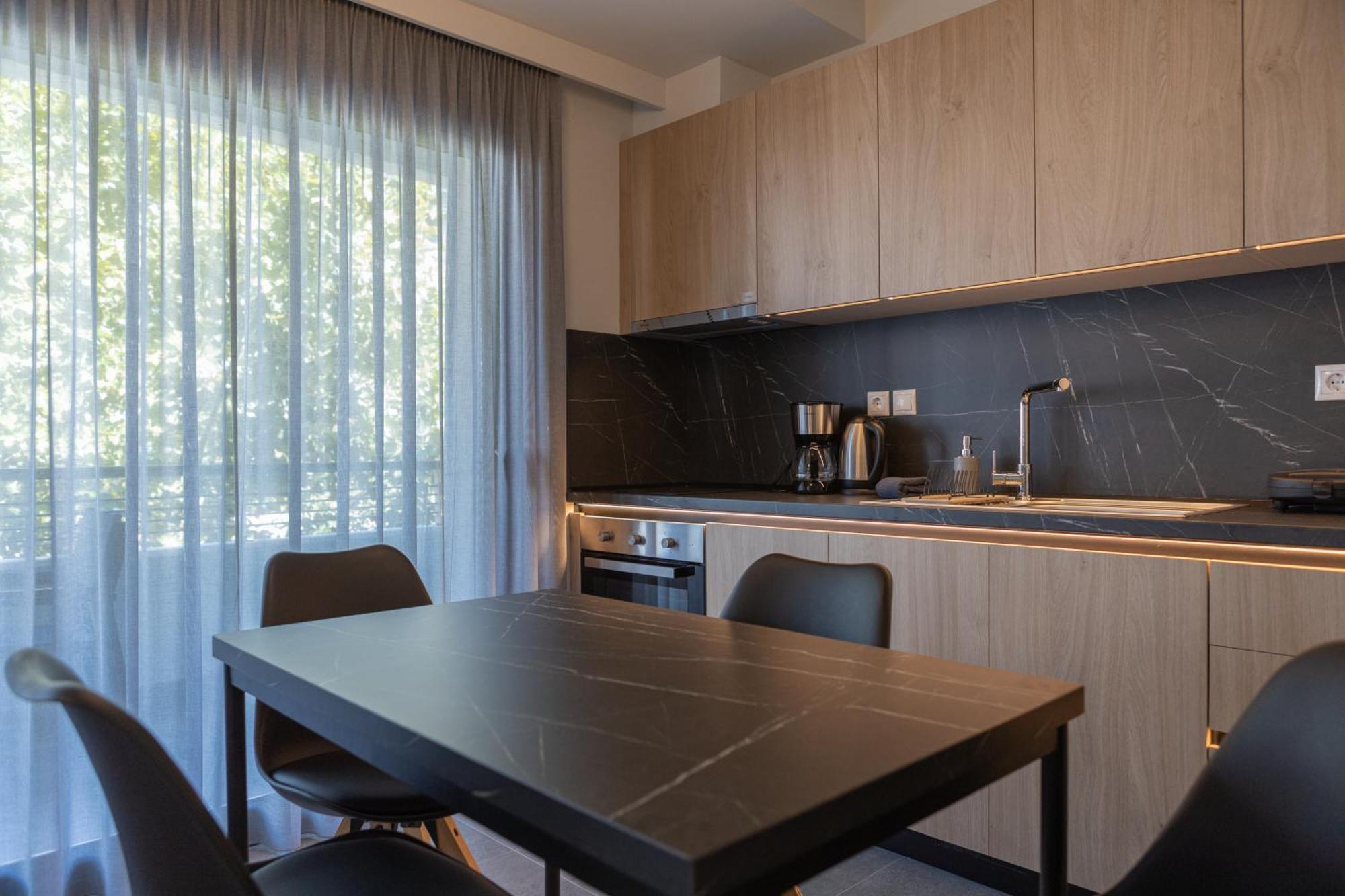 Aeson Premium Living Aparthotel Volos Exteriör bild