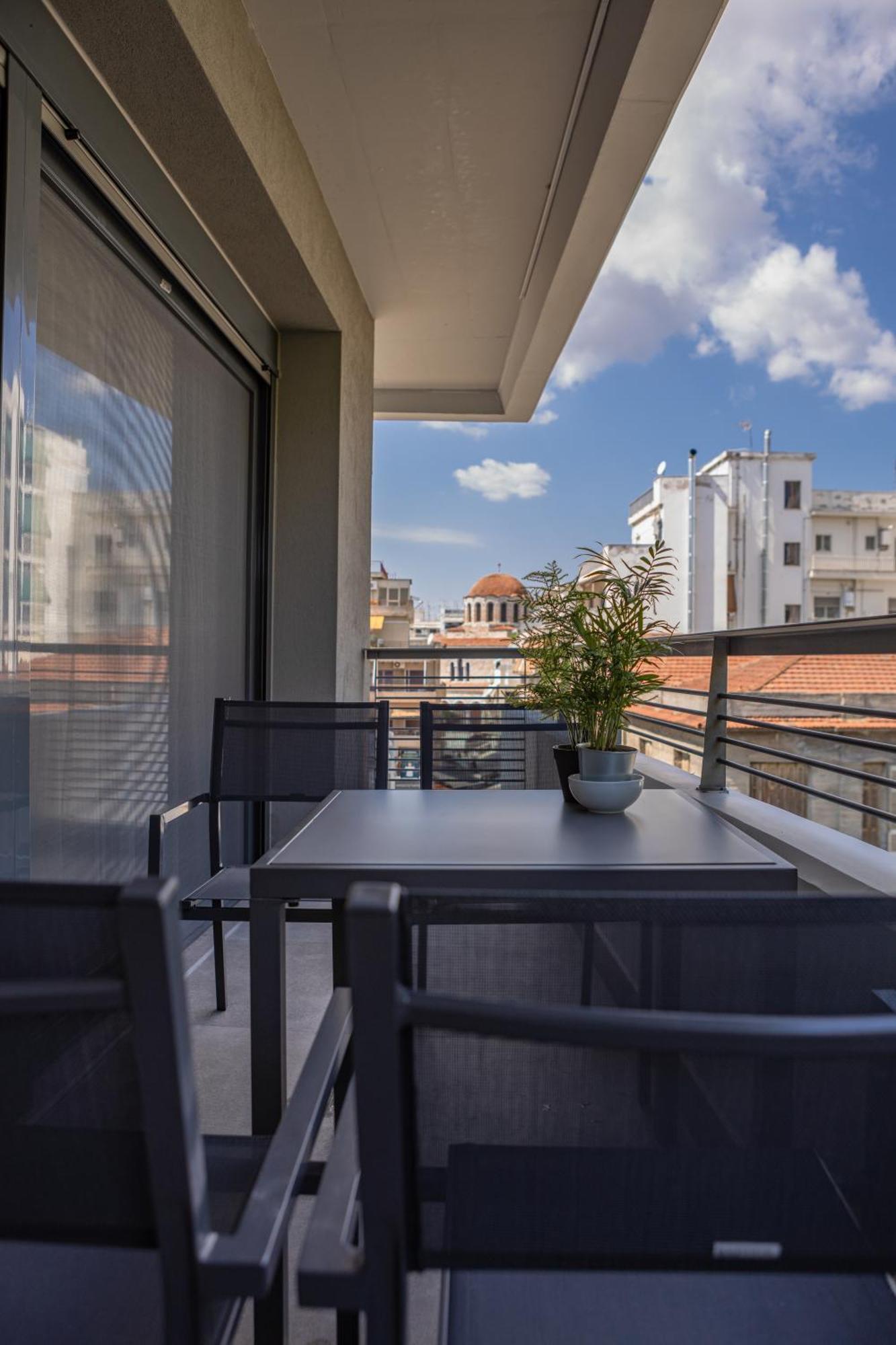 Aeson Premium Living Aparthotel Volos Exteriör bild