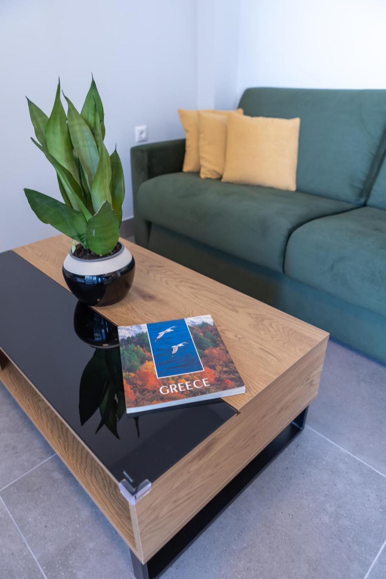 Aeson Premium Living Aparthotel Volos Exteriör bild